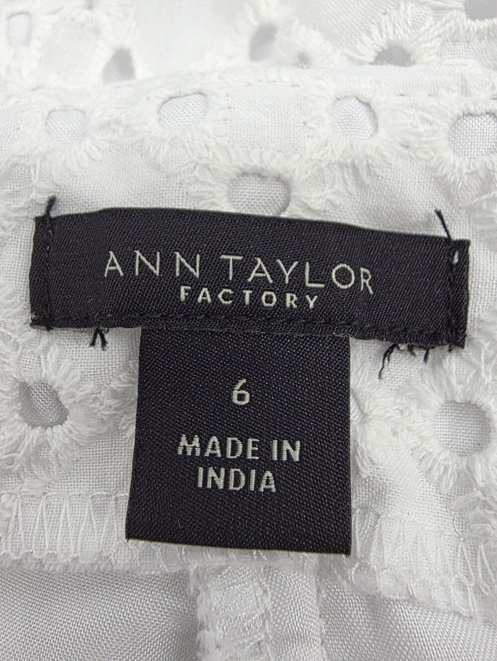 Ann Taylor Factory White Eyelet Cotton Straight Leg Crop Pants Lined Size 6 - Picture 14 of 15